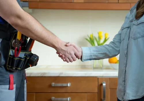 Emergency Plumber Peoria IL 1 A plumber shaking hands with a client after resolving a plumbing emergency in Peoria IL